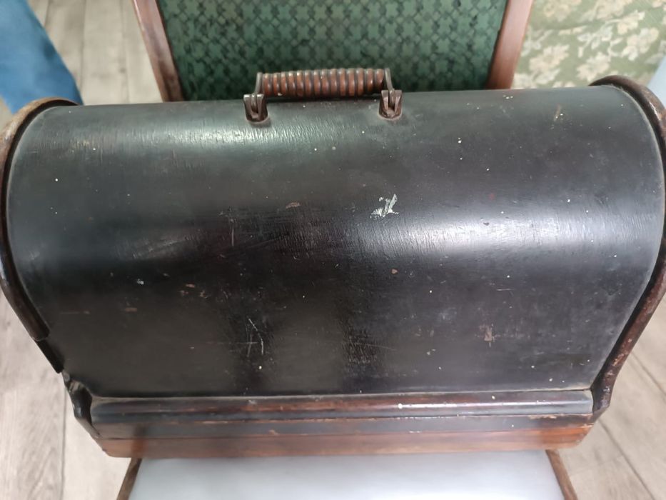 Продам швейную машину Singer