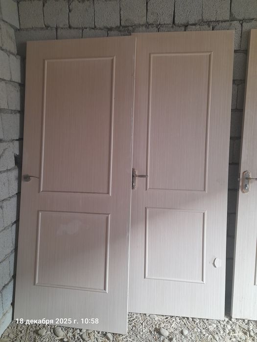 Белый Дверь в очен хорошом состояние