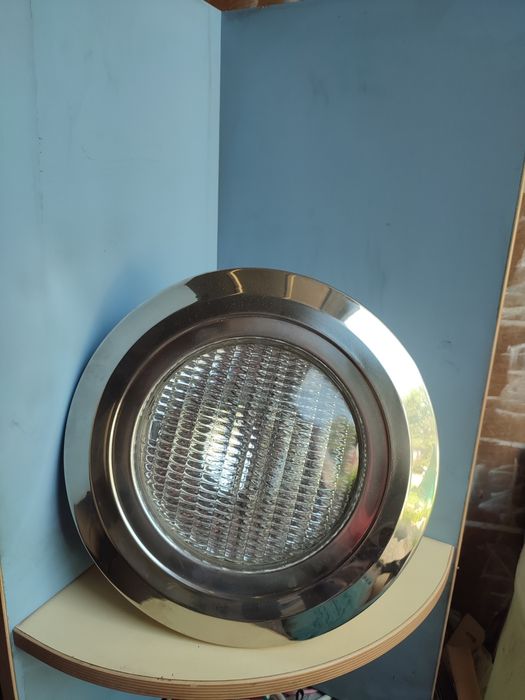 Фонарь для бассейна