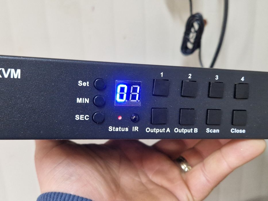 KVM 4k, 4 intrari, doua ieșiri,  TESmart
