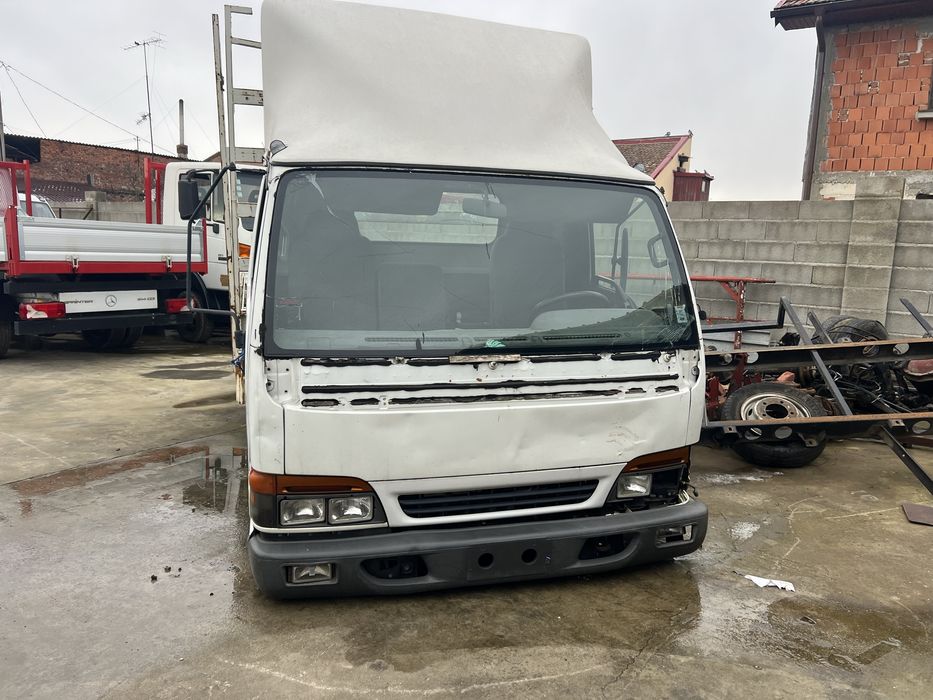 Isuzu 2004 piese  sasiu cu acte cutie punte  spate de italia