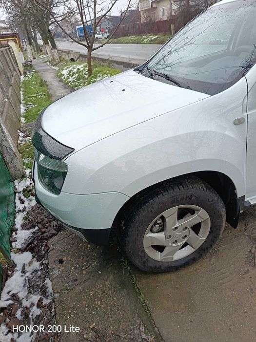 Vând Dacia Duster