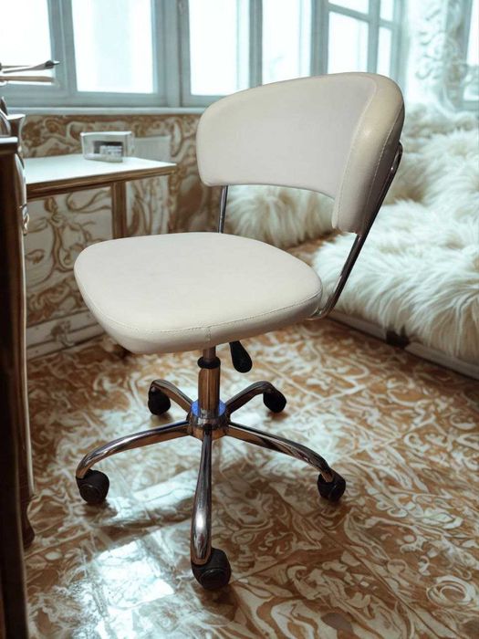 Офис стол SNEDSTED бяла изкуствена кожа/хром - 7 броя