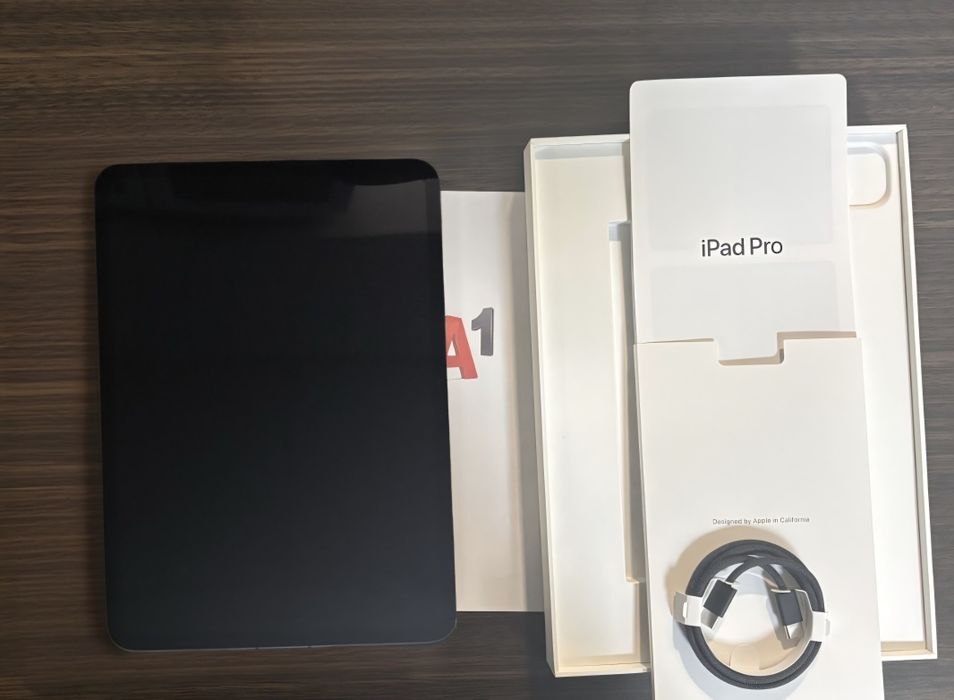 KATO НОВ 11" 256GB iPad Pro 11 M5 A1 Гаранция 2028г. Black / Черен