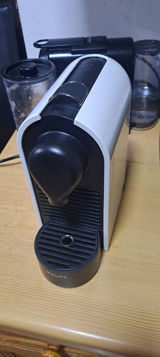 Vand aparat de cafea cu capsule nespresso