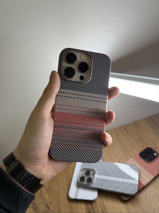 Чехлы на Айфон PITAKA с Magsafe