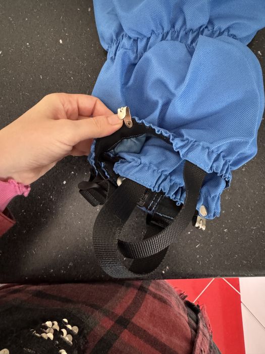 Parazapezi noi, albastre, impecabile