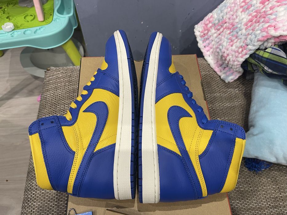 Nike Air Jordan 1 Retro High OG Reverse Laney Yellow NBA LeBron Kobe