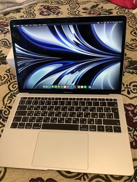 Продам macbook air 2019