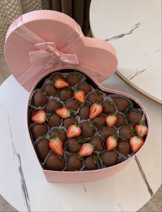 Клубника в шоколаде наборы букеты