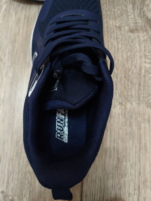 Продам новые кросовки Nike
