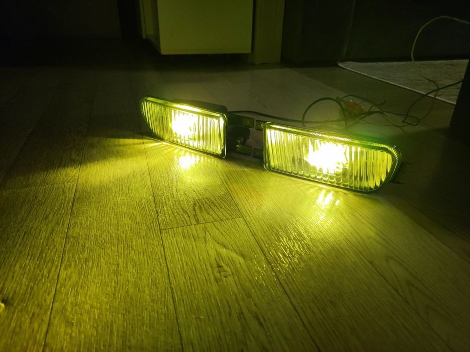 Продам туманки Ауди 100 с4