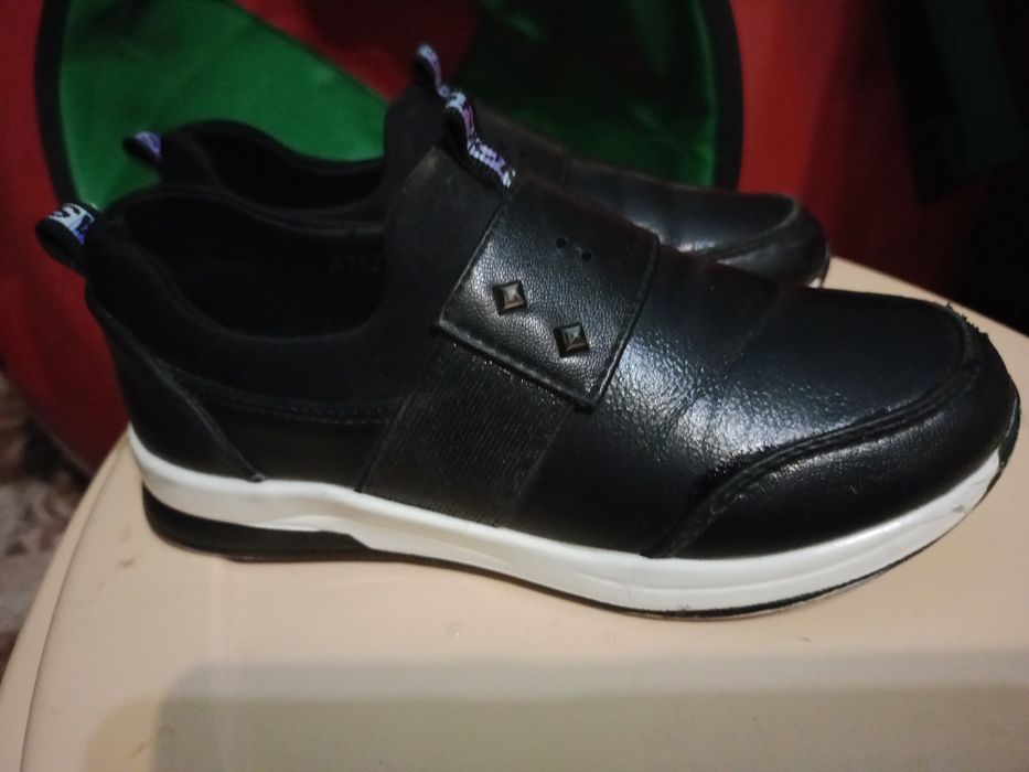 Продам обувь детский