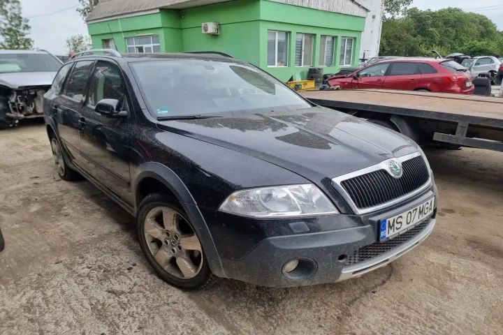 plansa de bord oglinda stanga dreapta far stop prag praguri planetara etrier calaret bascula brat fuzeta  Skoda octavia 2  scout 4x4 motor 2.0tdi BMM Dezmembrez