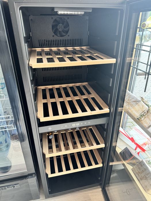 Frigider vinuri la Sommeliere SLS90DZ