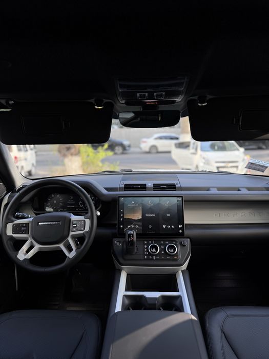 Land Rover Defender P300 4x4