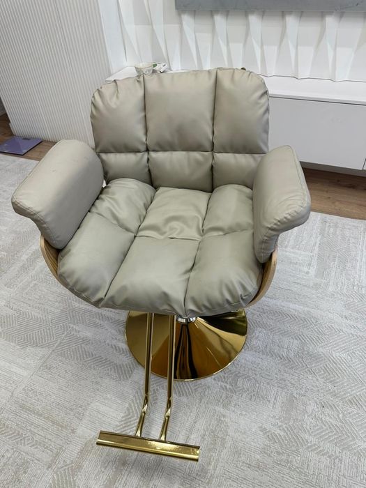 Кресло поворотное регулируемое