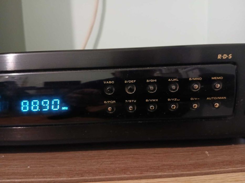 Тунер Marantz ,еквалайзер AKAI