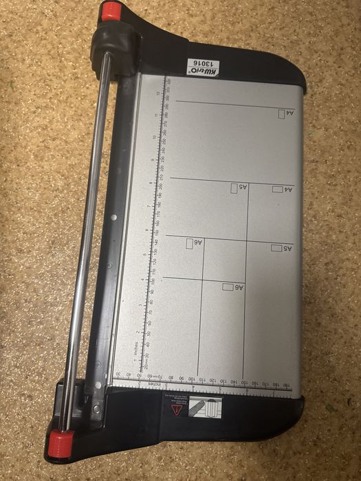 Резак для бумаги есть А4 и А3