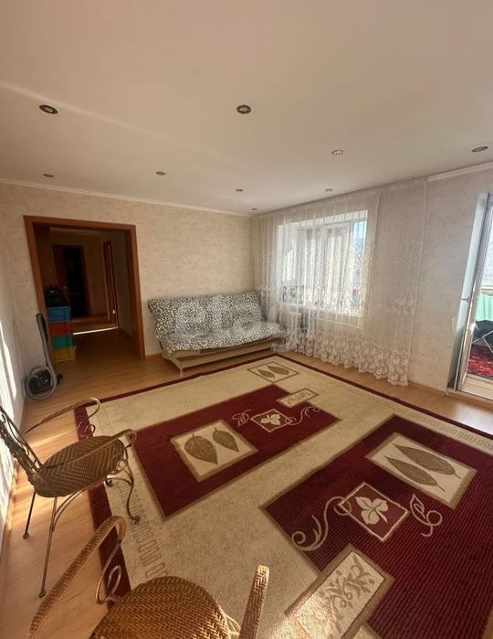 Продам 2х-комн просторную квартиру