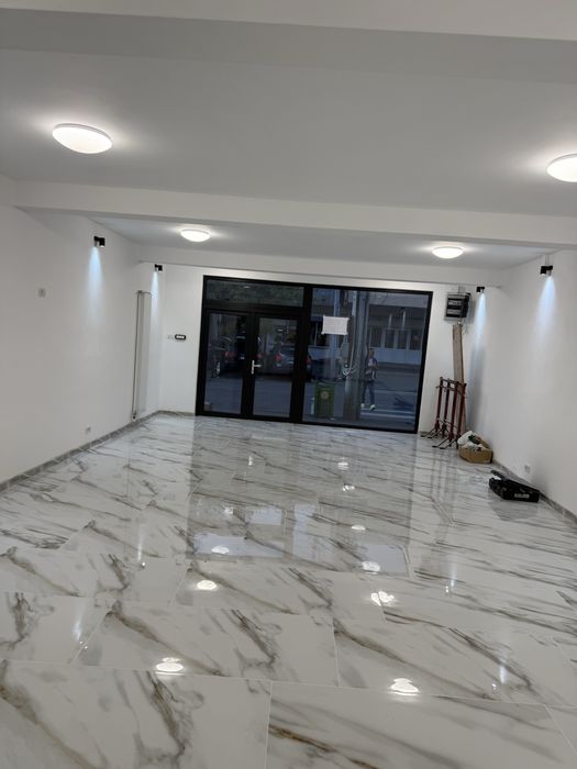Spațiu comercial 80 mp – central, vitrină mare, prima închiriere