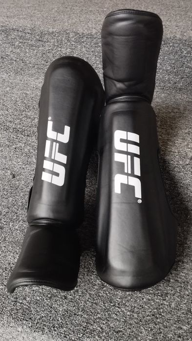 Шлем для спорта, фута для защиты ног