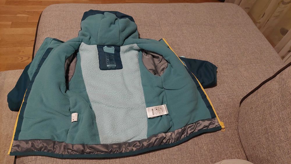 Зимен комплект на WEDZE за дете на 2-3 г. (гащеризон, яке и ръкавици)