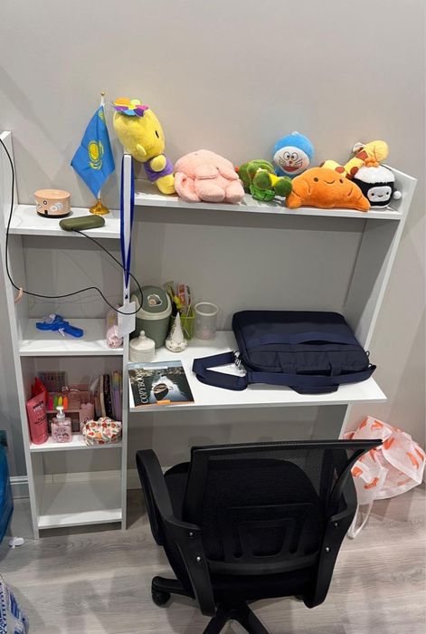 Компьютерный стол и кресло