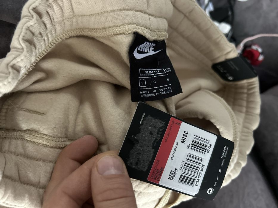 Ново оригинално долнище Nike