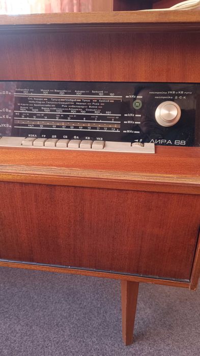 Ретро радио шкаф