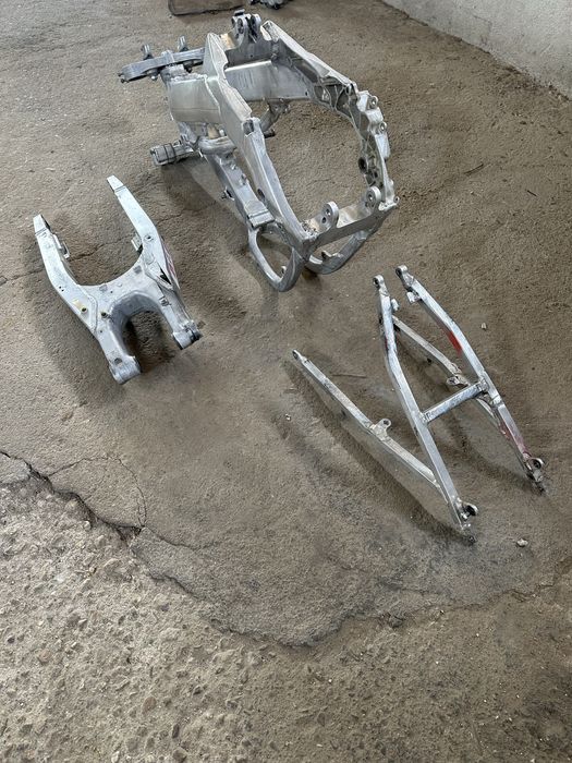 Части от CRF 450 2007(Рамка)