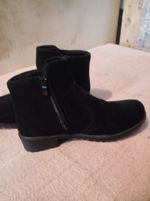 Продам ботинки .