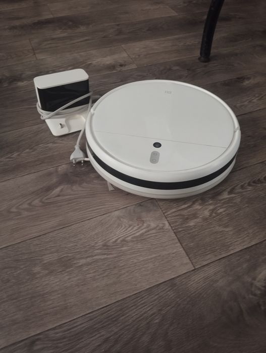 Продается робот- пылесос