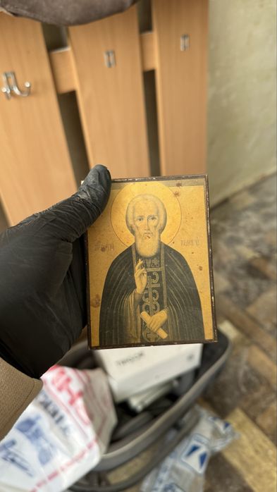 Отдам картины и иконы