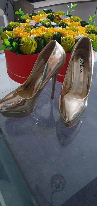 Pantofi cu toc cu/fără platforma