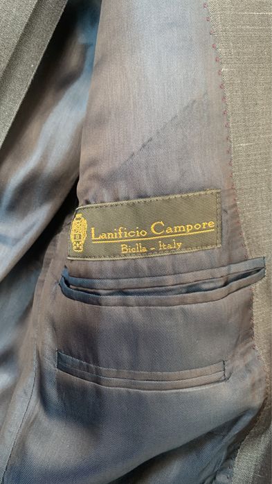 Продавам мъжки абитуриентски костюм