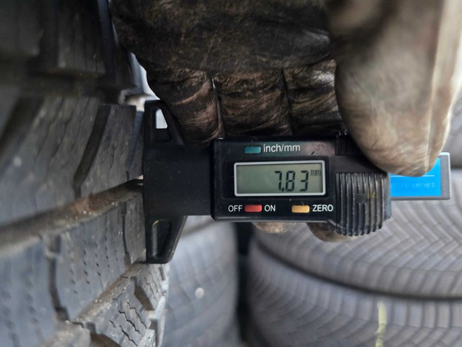 2бр Като нови зимни гуми 205 50 17 - Continetnal - DOT 2023, 2024