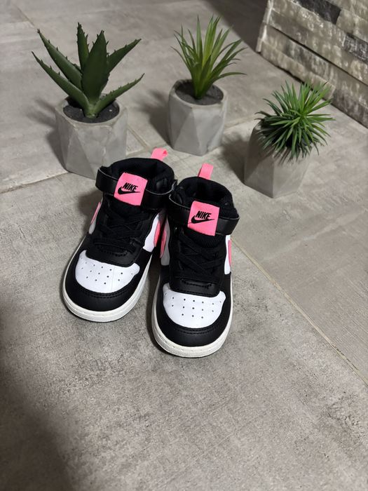 Adidasi nike in stare fiarte buna marimea 25