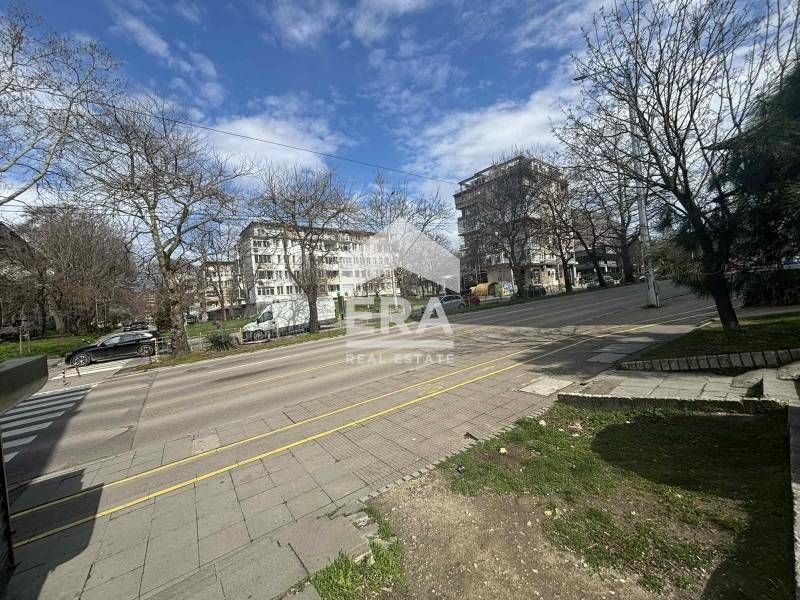 Едностаен, обзаведен, югоизточен апартамент за продажба, в тухлена сгр