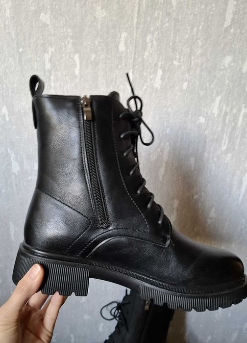 Дамски, зимни, кожени, дебело подплатени боти/ кубинки- размер 41