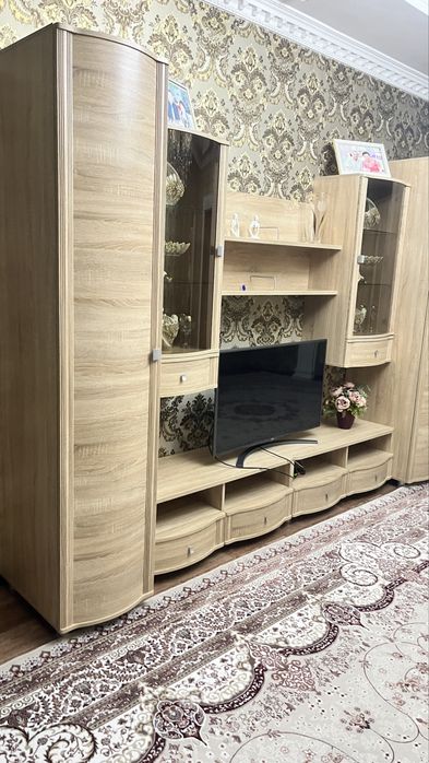 Продаеться сервант срочно