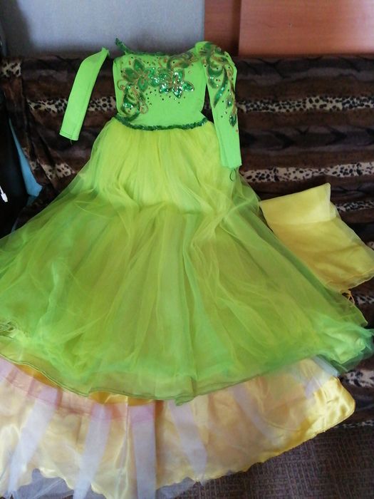 Бальное платье на девочку 7-9 лет
