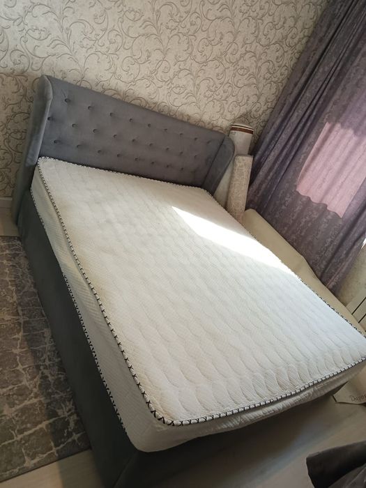 Срочна продается спальни кровать с матрасам