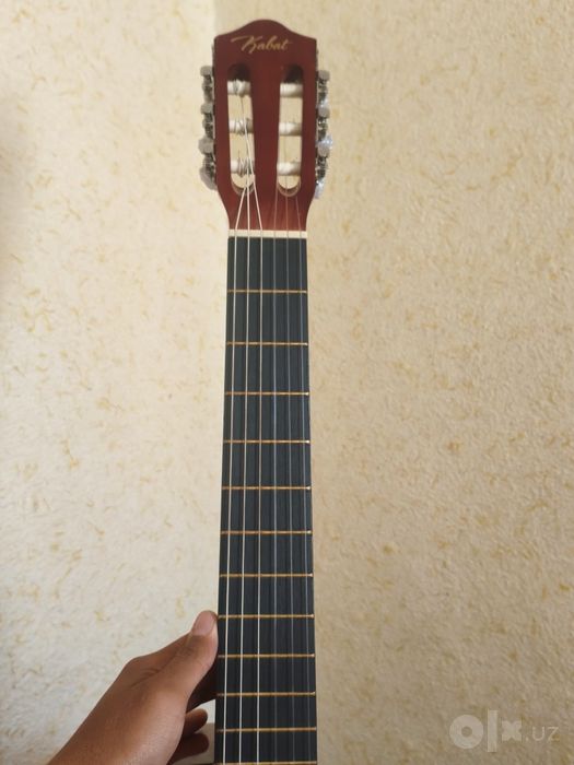 Klassik gitara sotiladi