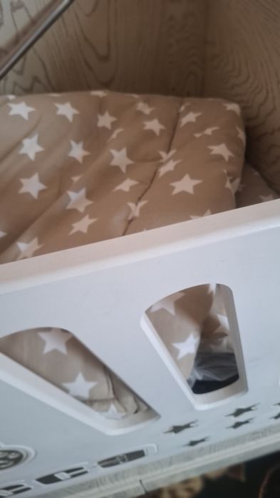 В хорошем качестве и состоянии продаеться детский кровать и шкаф.