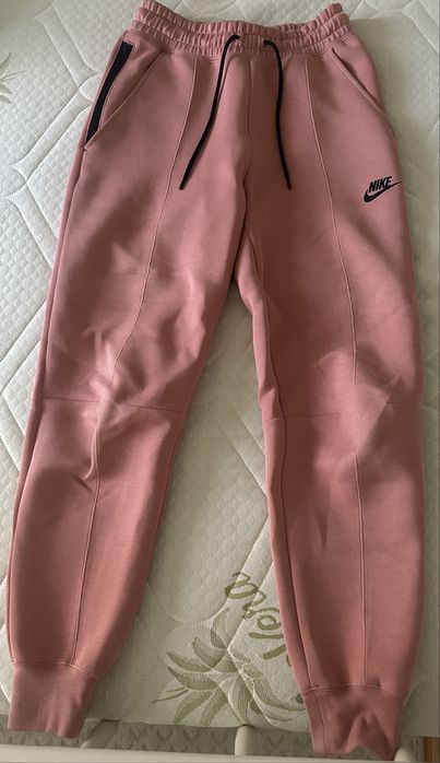Опигинален Nike tech -розов