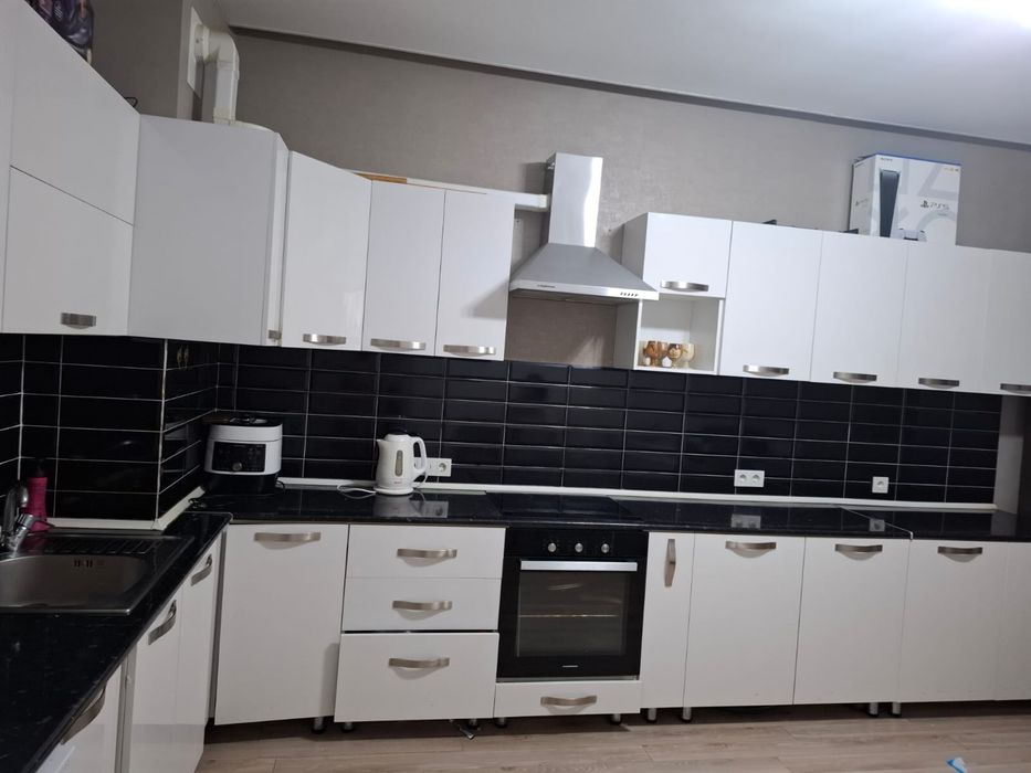 Кухонный гарнитур (в отличном состоянии)