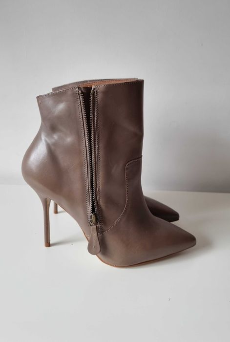 Боти Buffalo London, естествена кожа, 40 номер, цвят капучино