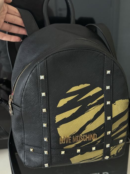 Чанти Guess и раница Love Moschino