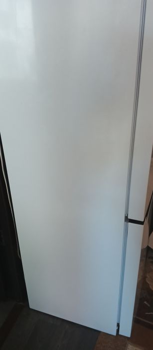 Холодильник  бу работает